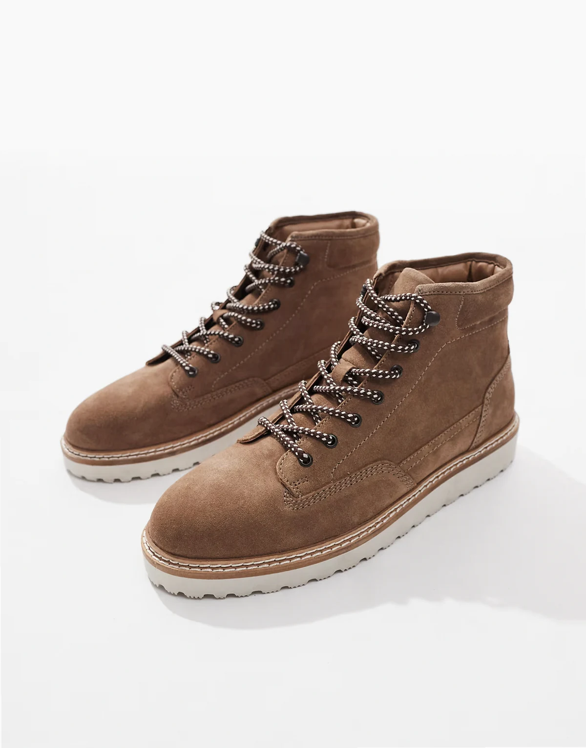 – Schnürstiefel aus Wildleder in Steinbeige mit Schnürsenkeln im Wanderschuh-Design