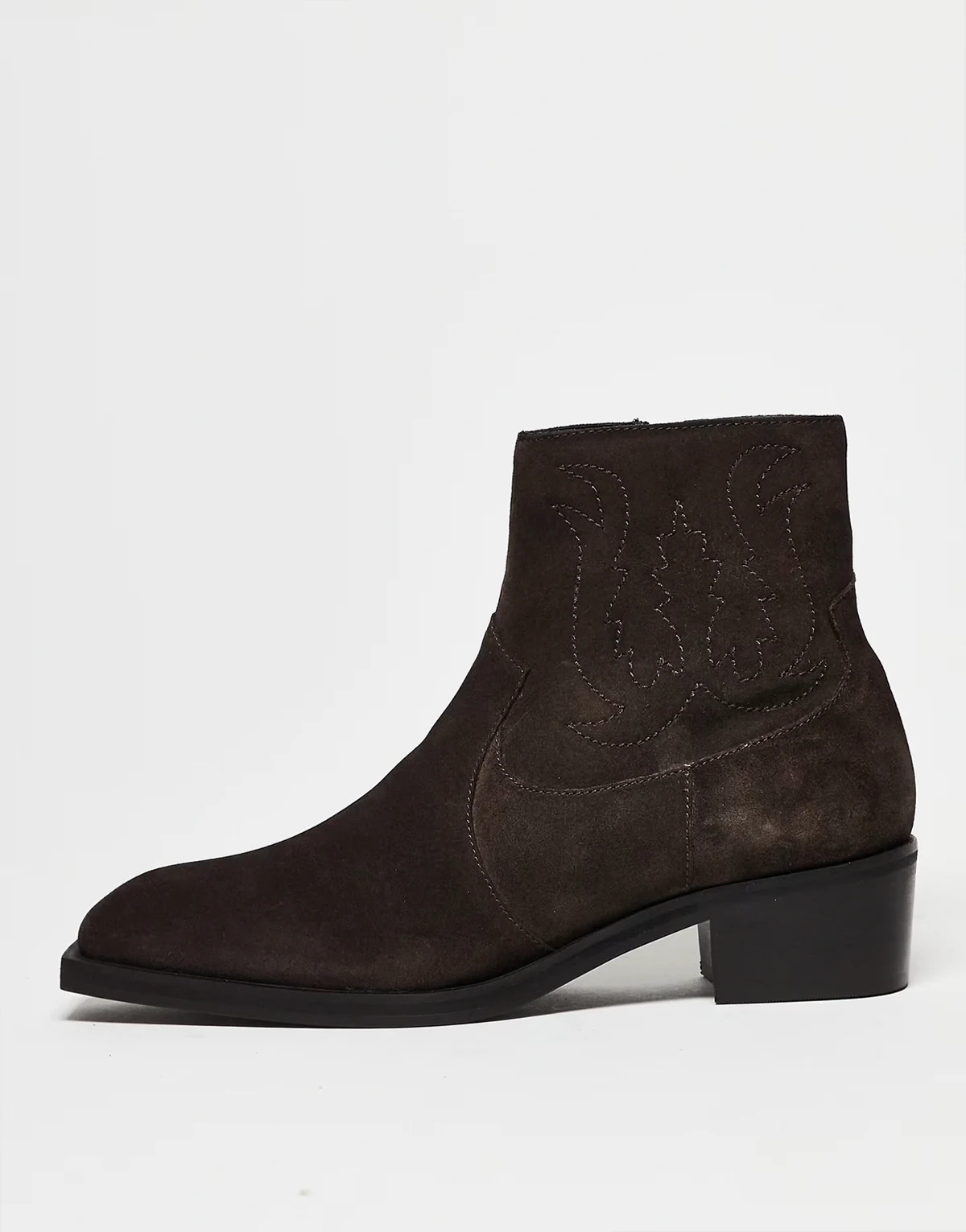 – Chelsea Boots in Braun aus Wildleder mit Western-Stickerei und kubanischem Absatz