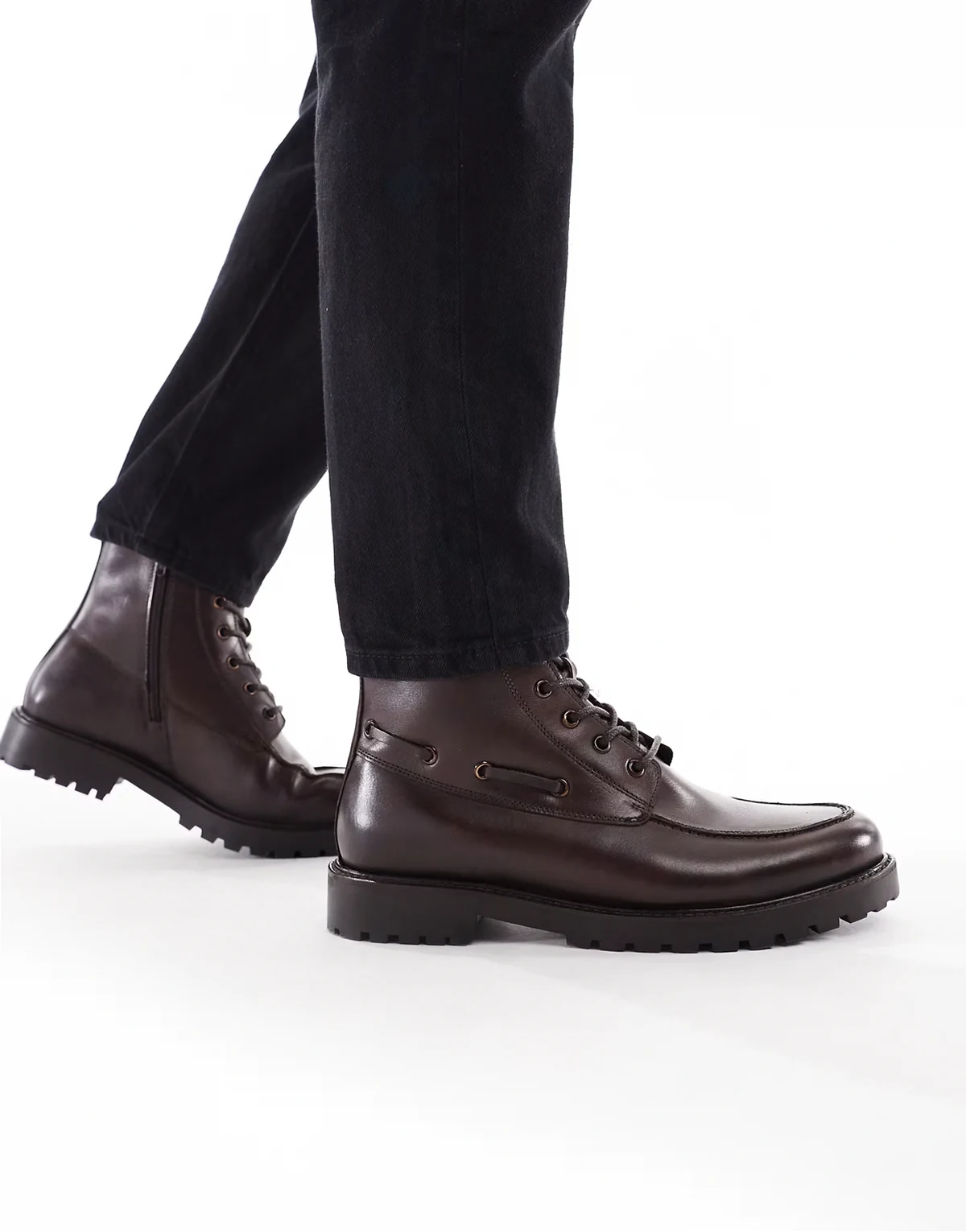 – Darcy – Schnürstiefel aus Leder in Vintage-Braun mit dicker Sohle