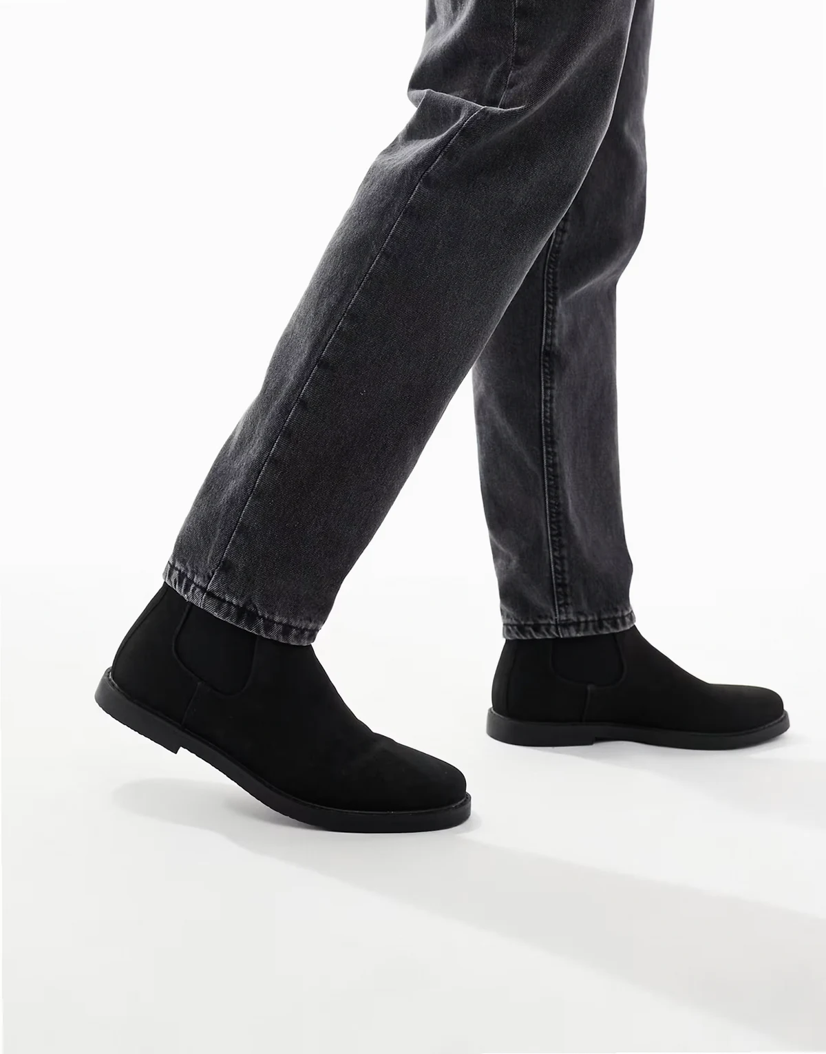 – Chelsea-Stiefel aus Wildlederimitat in Schwarz mit runder Zehenpartie