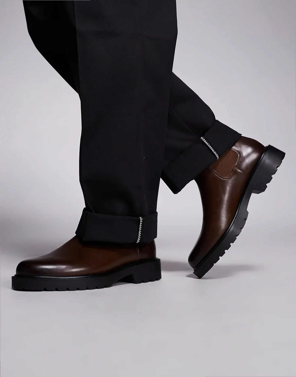 – Chelsea-Stiefel in poliertem Braun