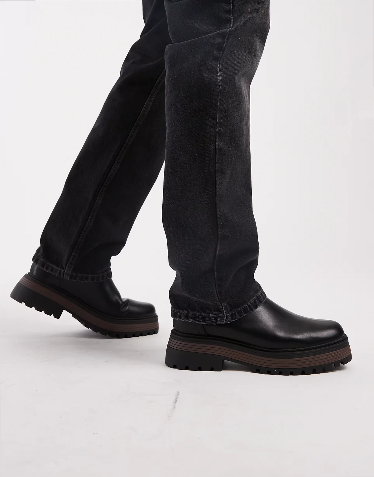 – Chelsea-Stiefel in Schwarz mit robuster Sohle