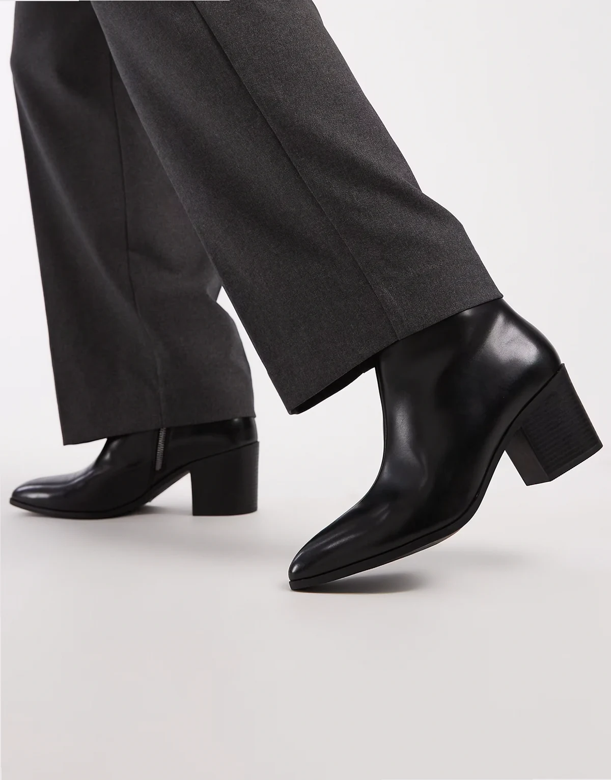 – Chelsea-Stiefel in Schwarz mit Absatz