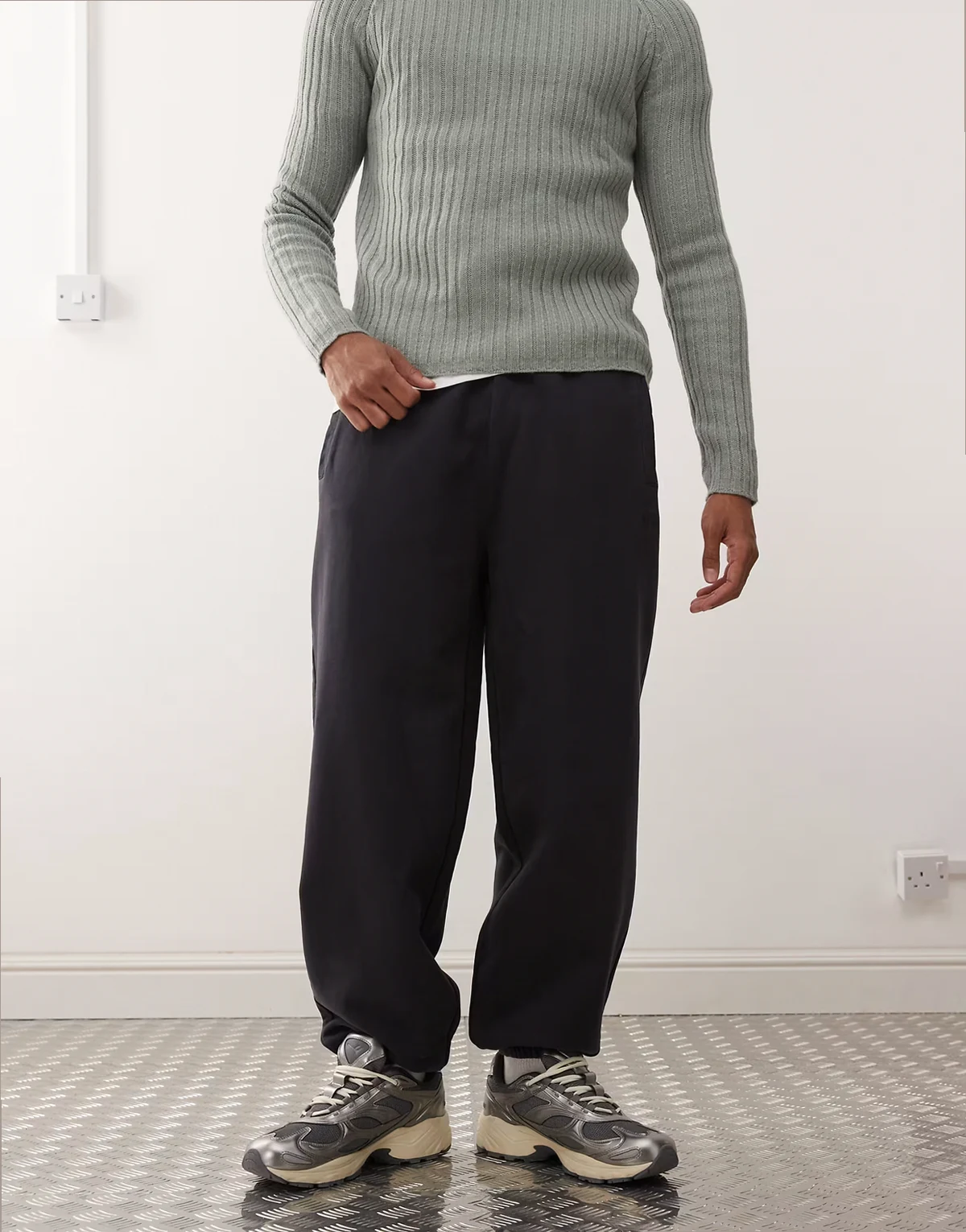 shield garment dyed sweatpants in washed black