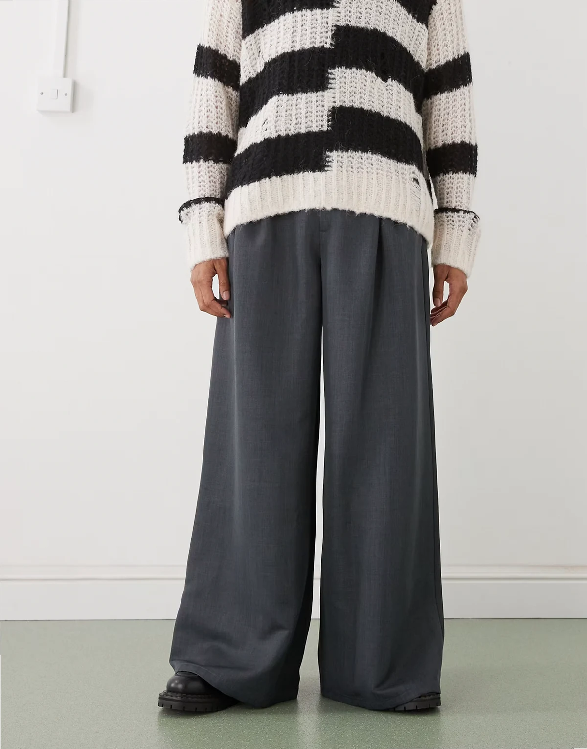 tailored wide leg pants in gray