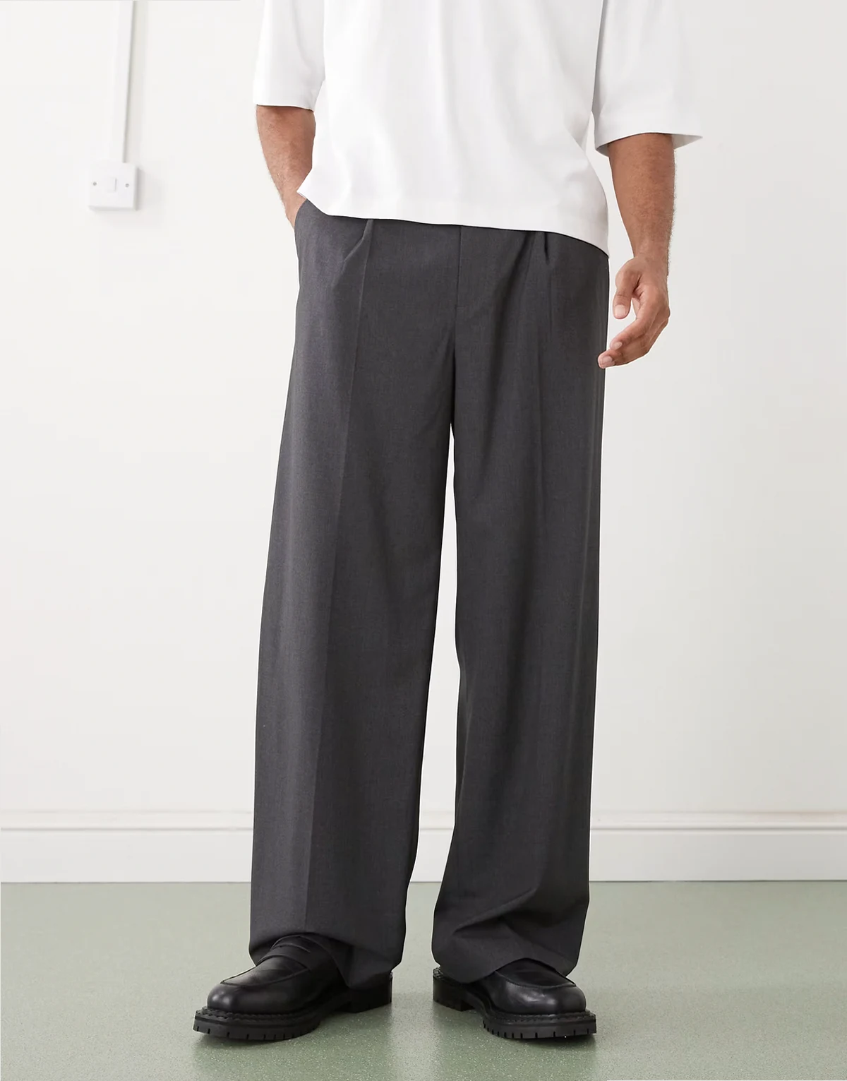 – Elegante Loose-Fit-Hose in meliertem Grau