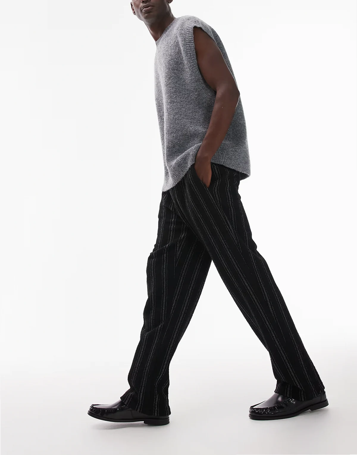 – Straight Fit Jogginghose in Schwarz mit strukturierten Streifen