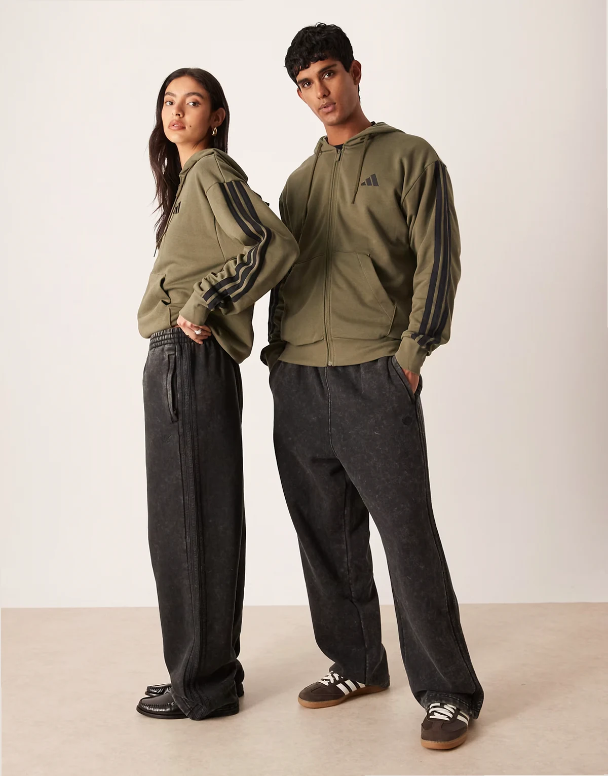 washed straight leg sweatpants in black