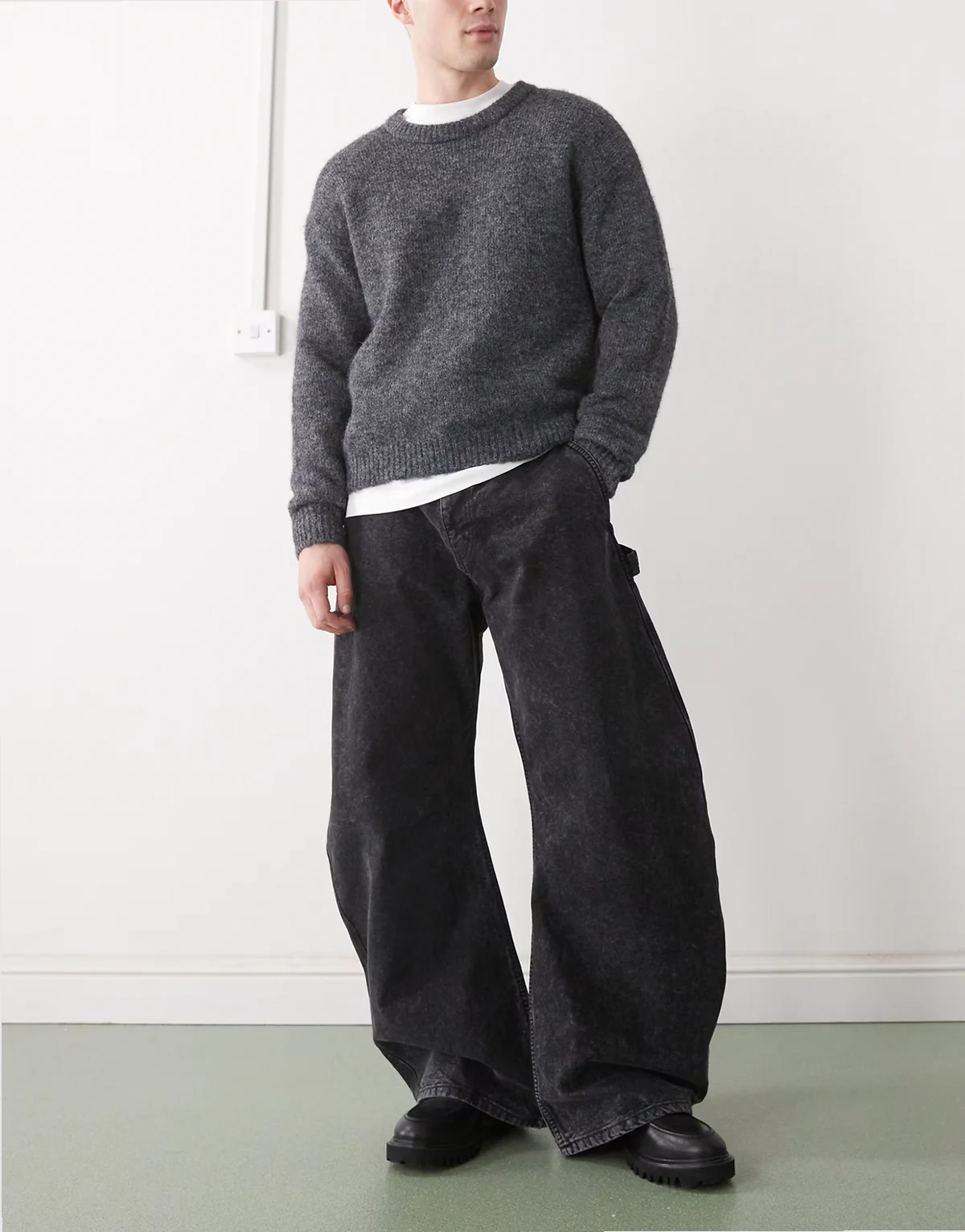 – Barrel-Leg-Hose in verwaschenem Schwarz mit Workwear-Design