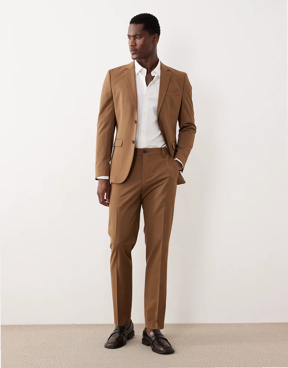 – Slim-Fit-Anzughose in dunklem Hellbraun