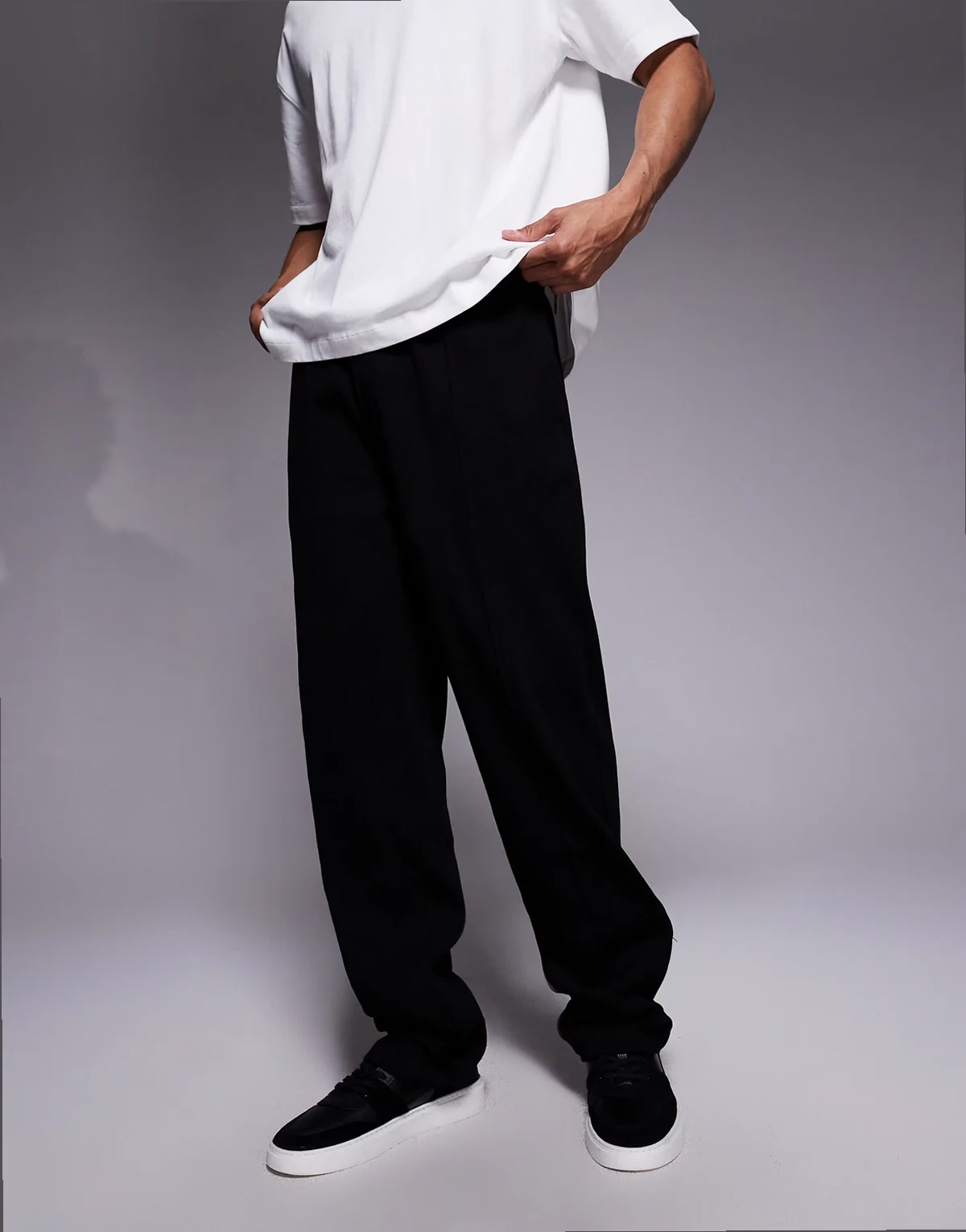 heavyweight tapered sweatpants with fixed hem and pin tucks in black