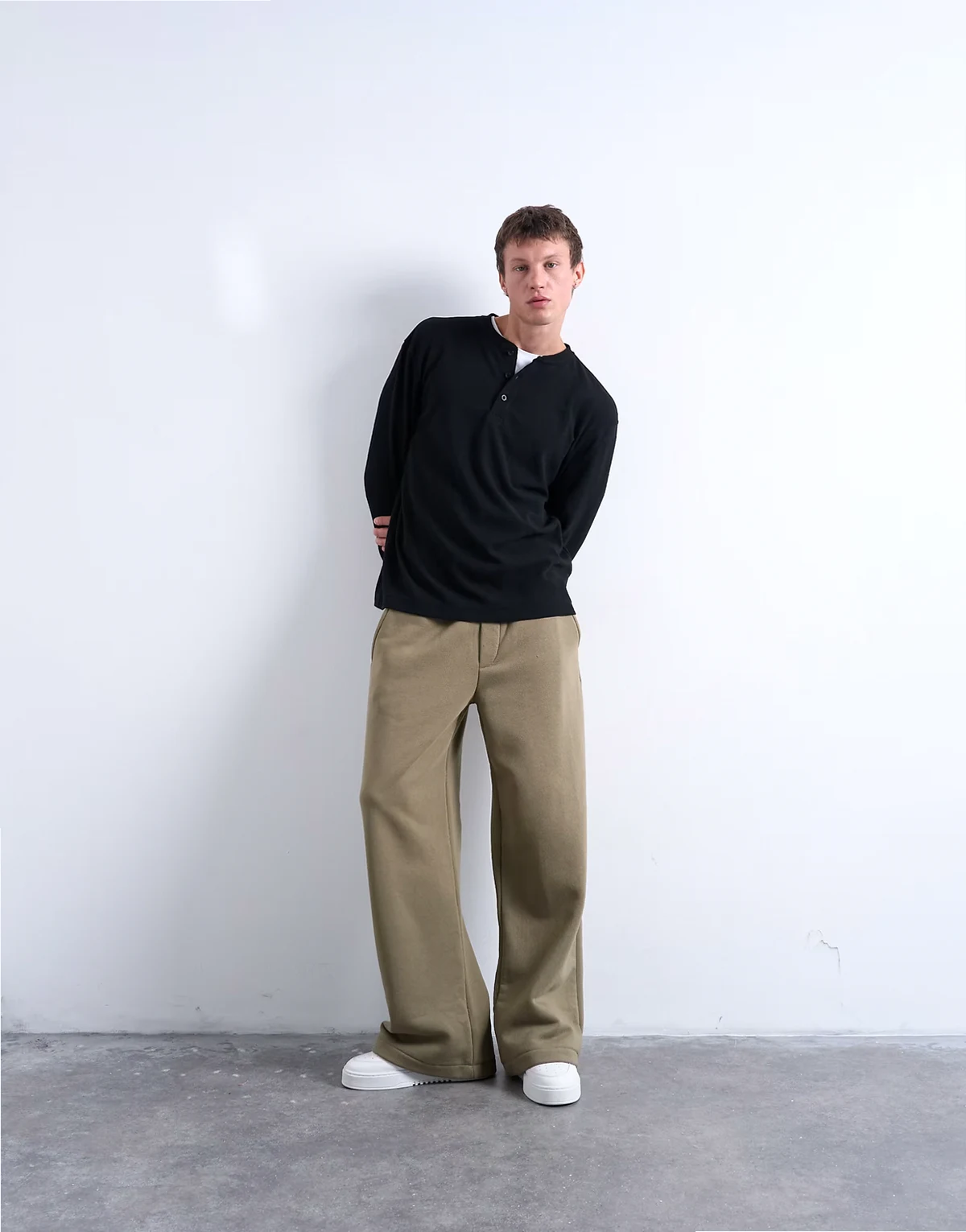 baggy fit sweatpants in khaki
