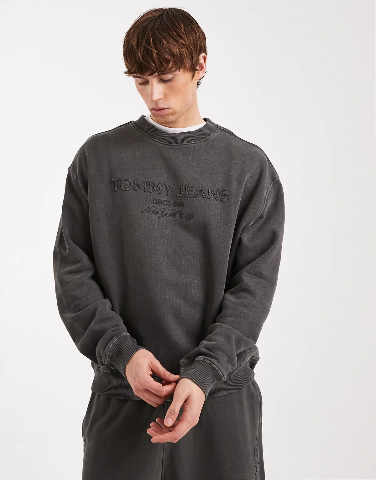 lifted classic center logo sweatshirt in washed black