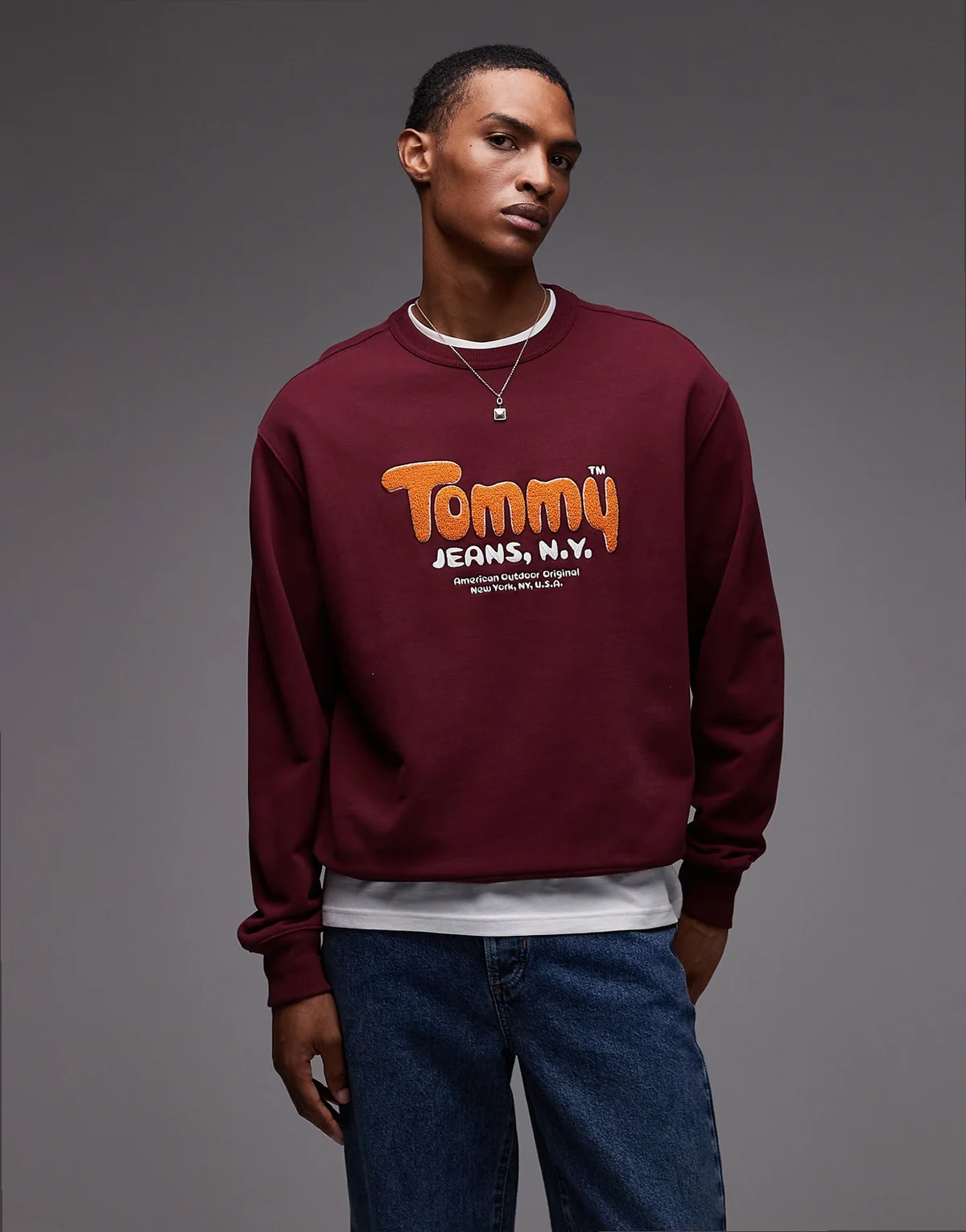boucle logo sweatshirt in burgundy and orange