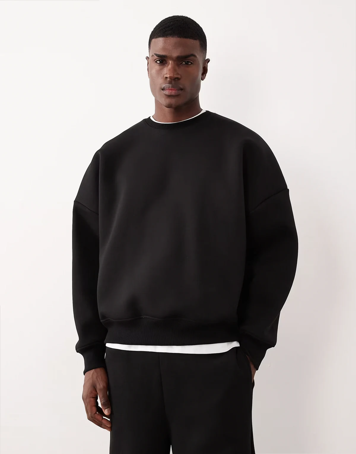 – Czarna gruba bluza extreme oversize z materiału w stylu scuba