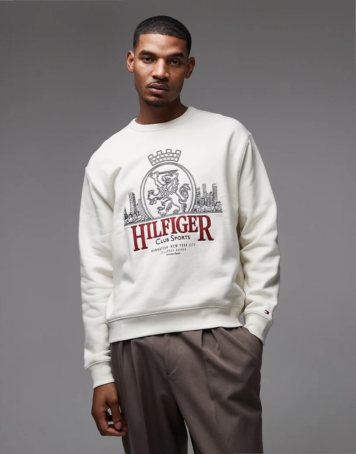 heritage crest crew neck sweatshirt in cream