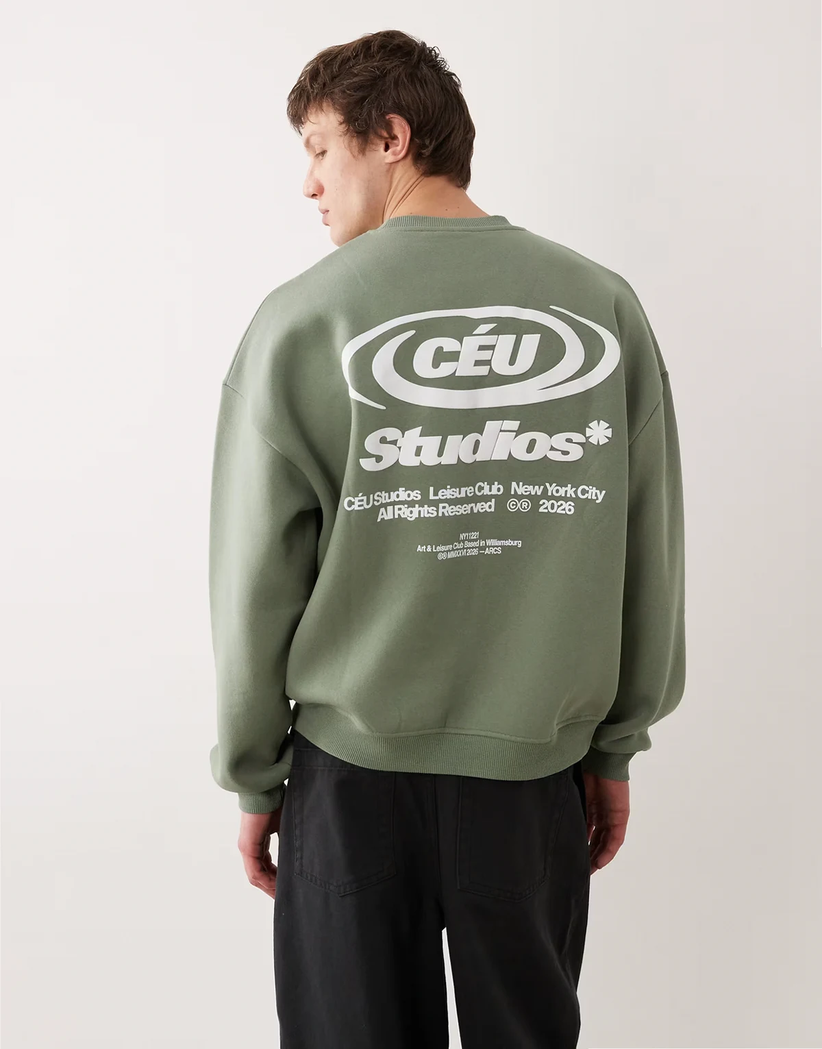 – Zielona bluza extreme oversize z okrągłym dekoltem i napisem