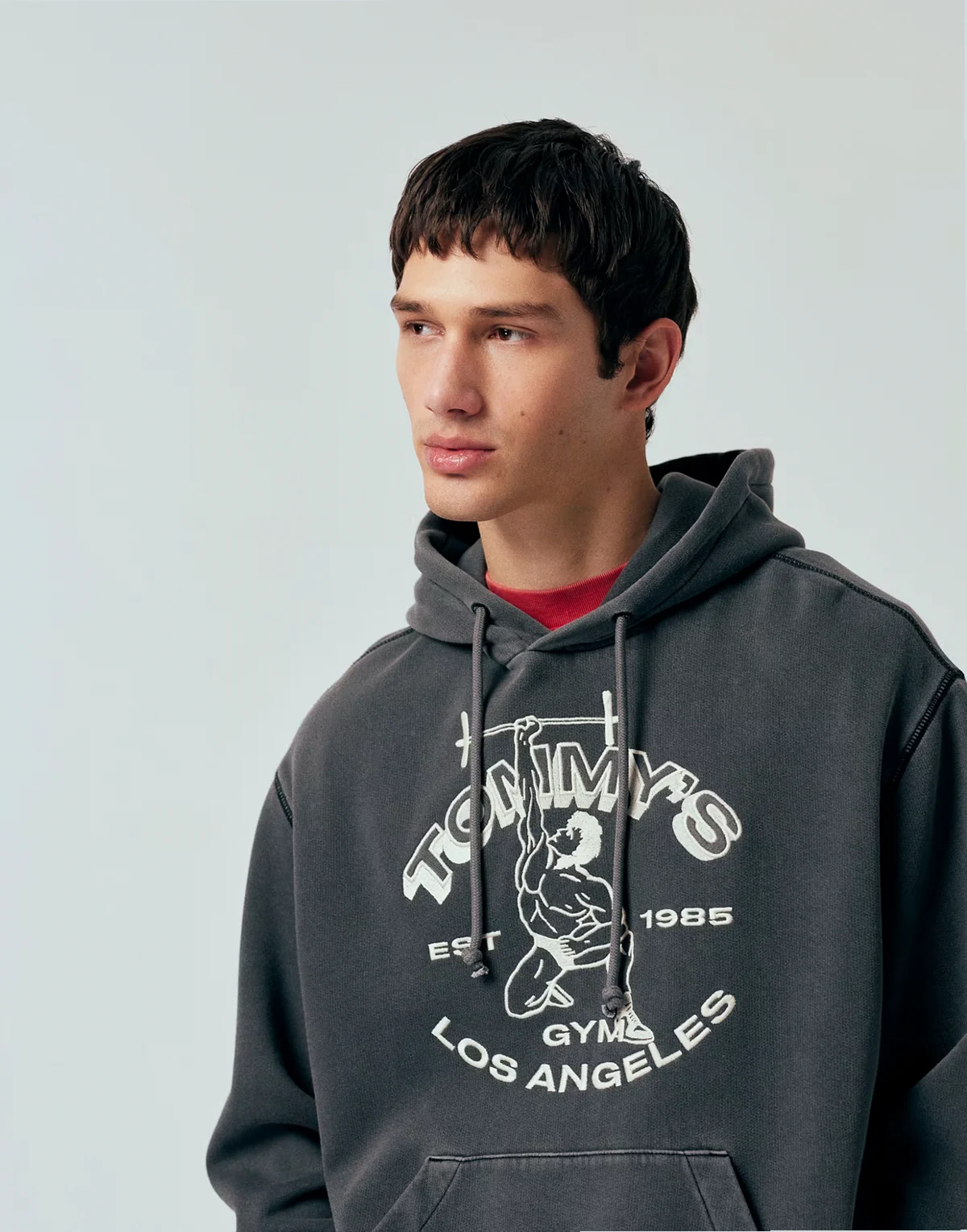 gym logo relaxed fit hoodie in washed black