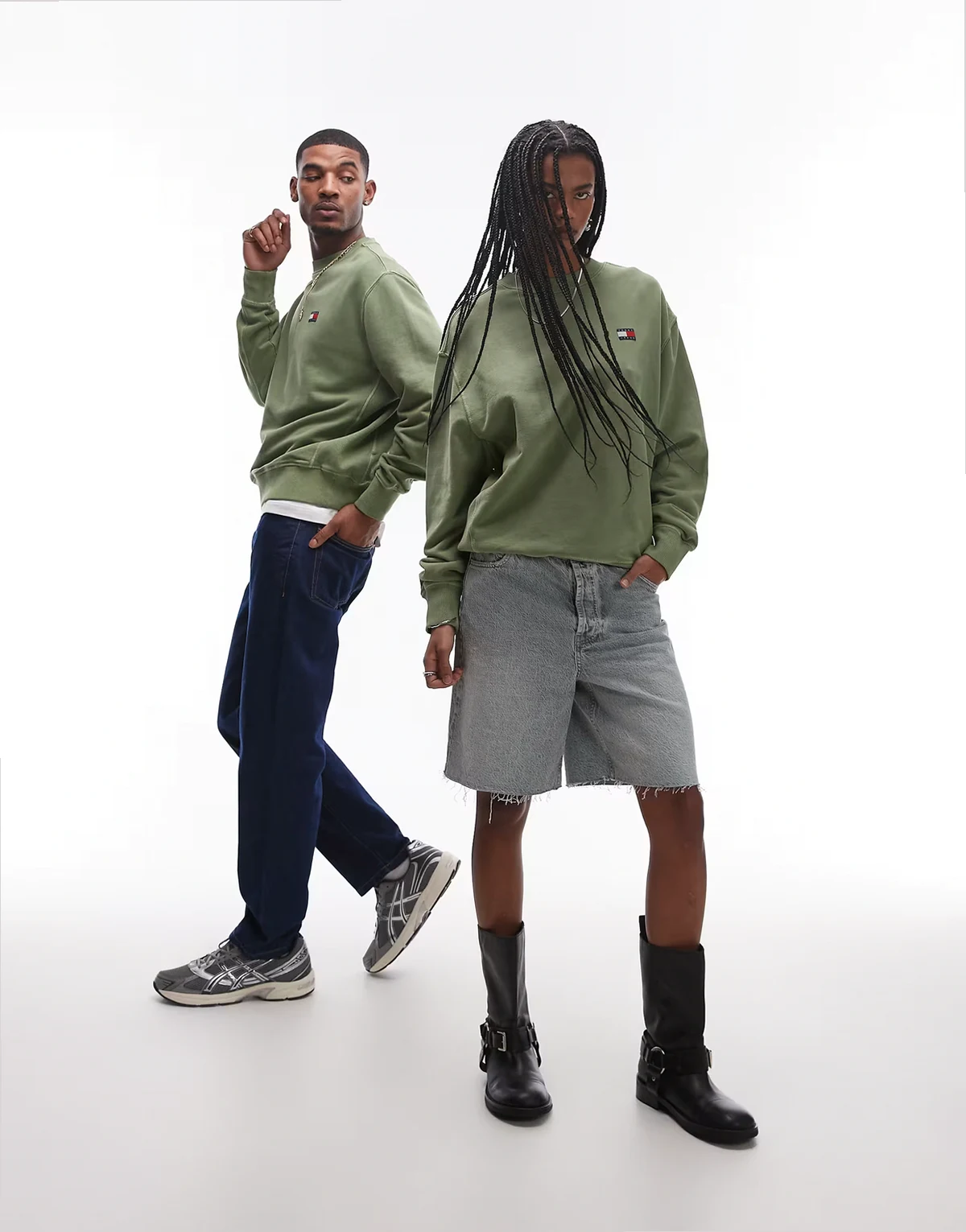 unisex badge sweatshirt in washed green