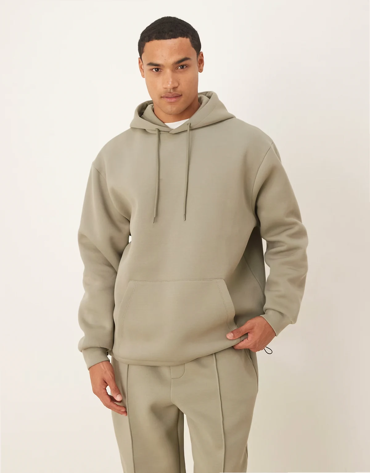 – Luźna bluza z kapturem i regulowanym dołem z grubego materiału w stylu scuba w kolorze khaki