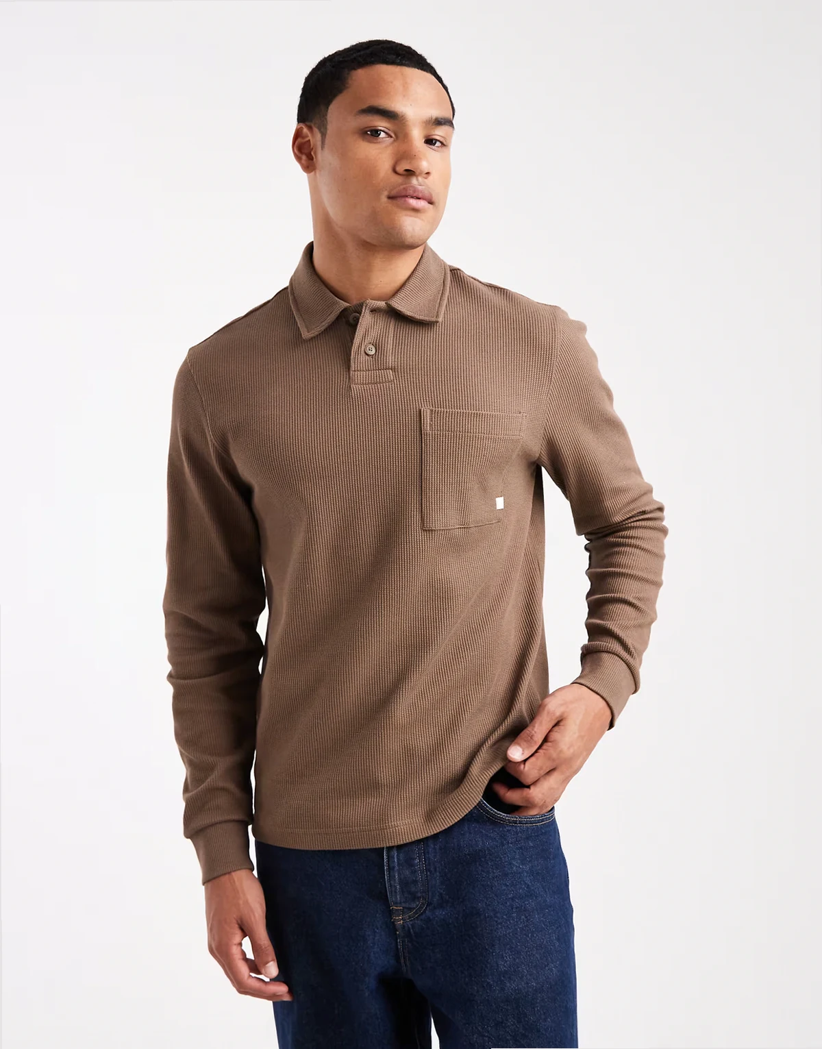 – Tyndell – Brązowa koszulka polo z długim rękawem