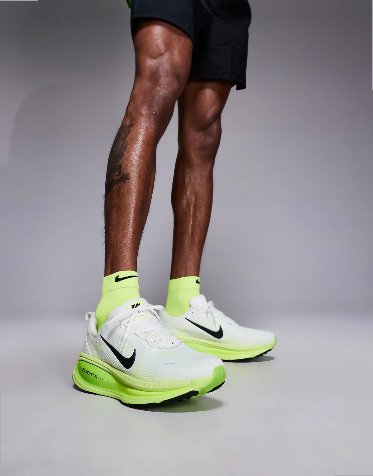 Vomero 18 sneakers in white and light green