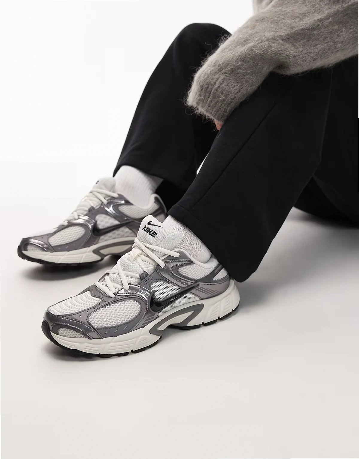 V5 RNR sneakers in metallic silver and black