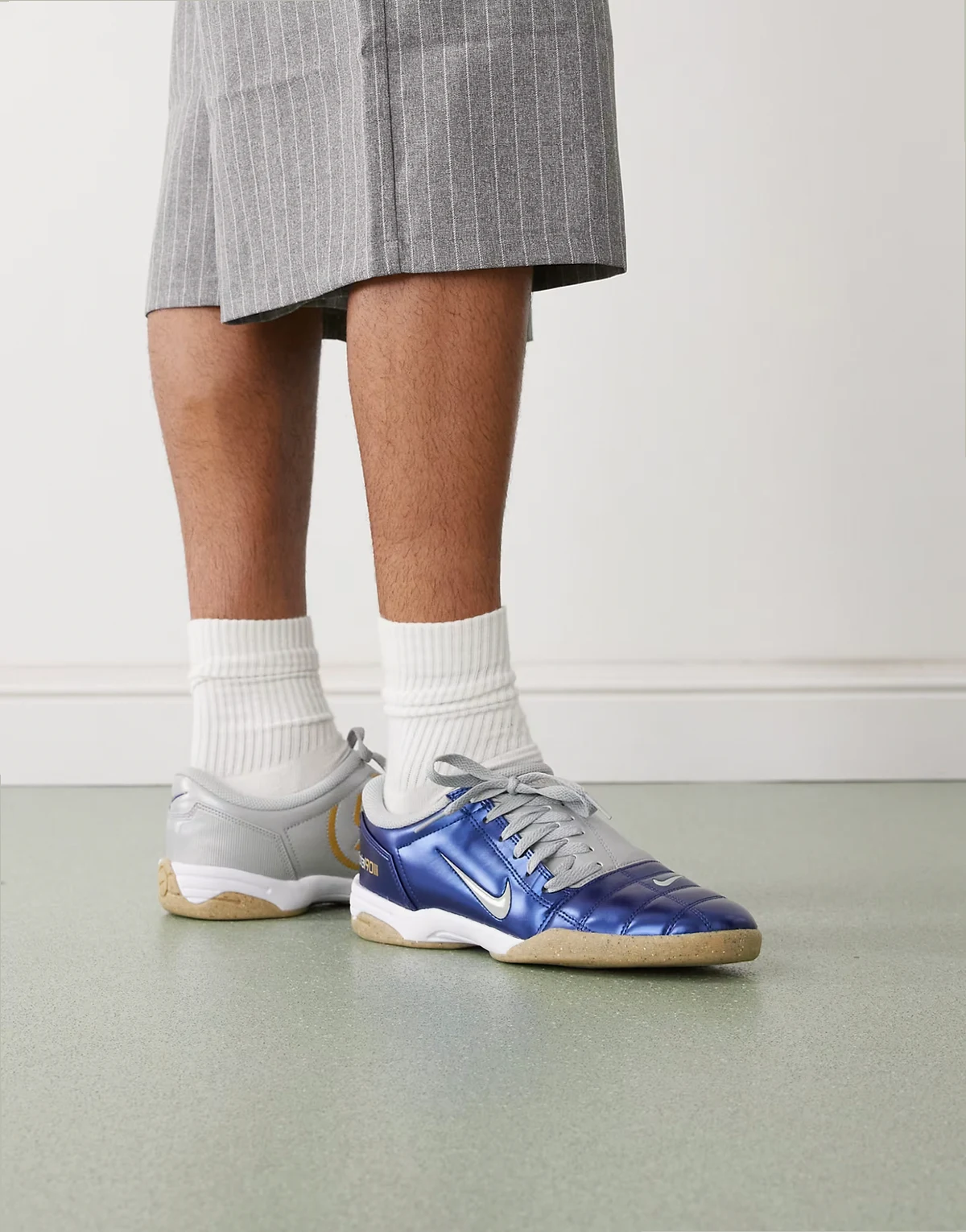 T90 sneakers in navy and gray