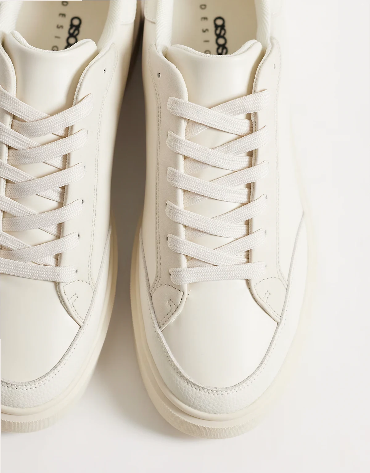 – Sneaker zum Schnüren in Wollweiß mit weißer Sohle