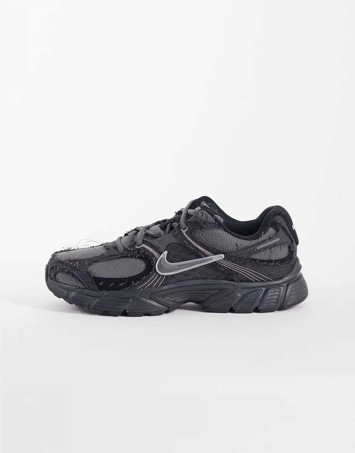 V5 RNR sneakers in dark gray and metallic silver