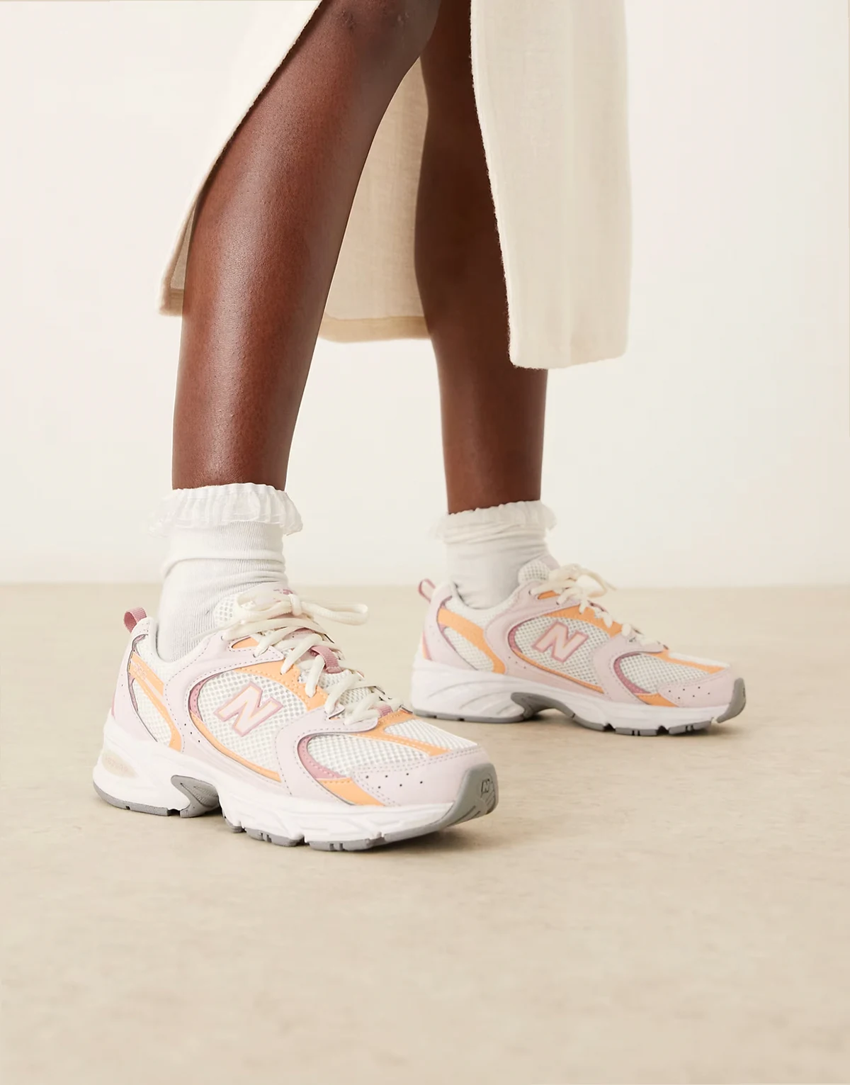 530 sneakers in orange and pink