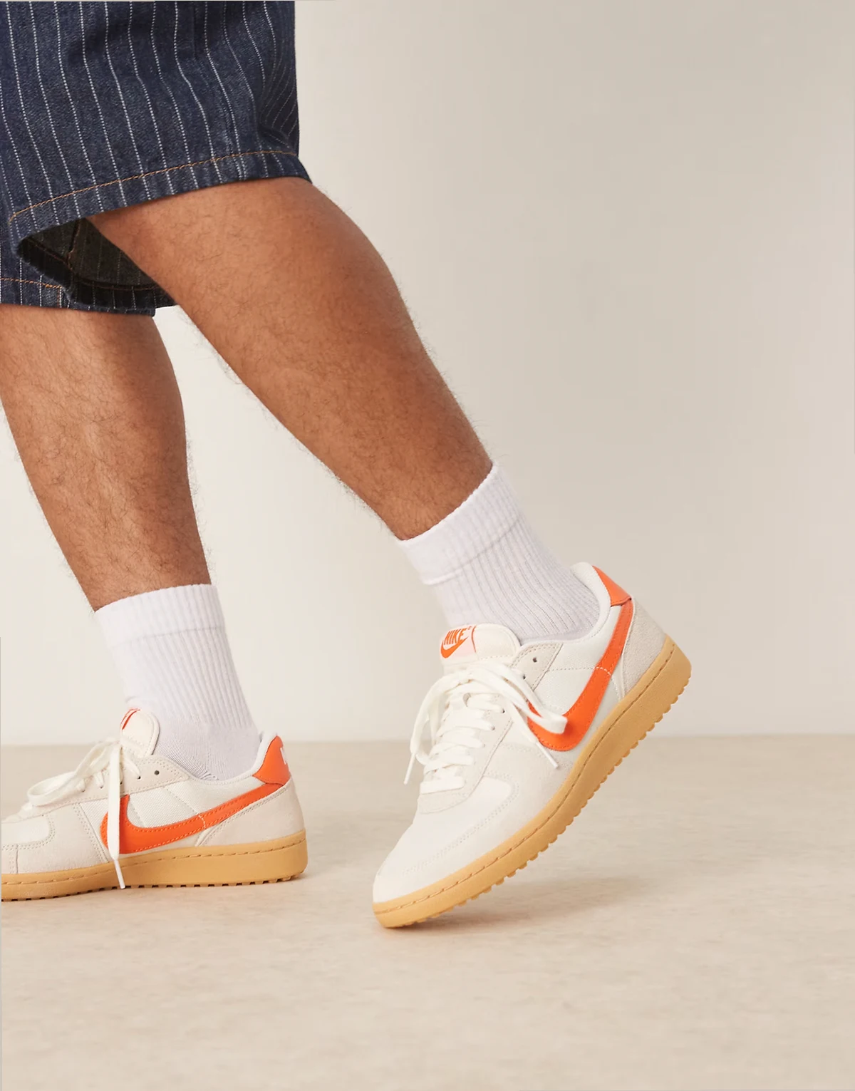 Field General sneakers in off white and orange