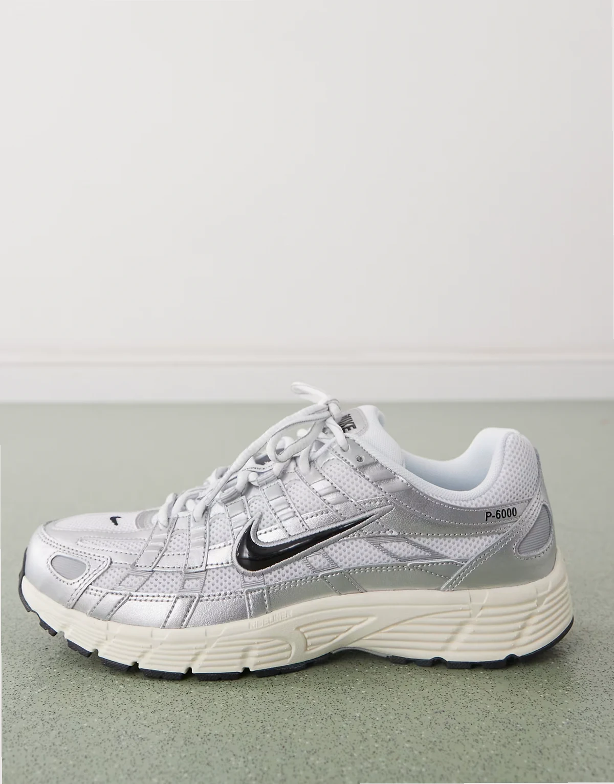 P-6000 sneakers in gray and silver