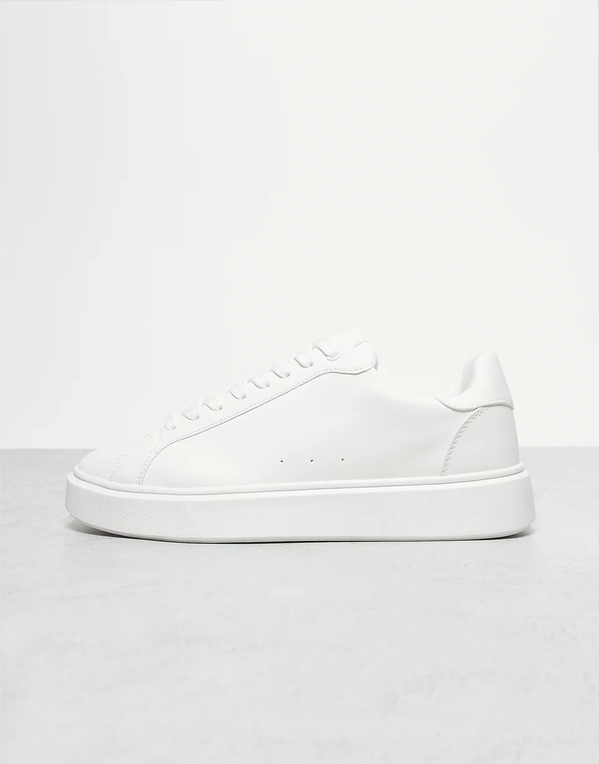 – Geschnürte Sneaker in Weiß