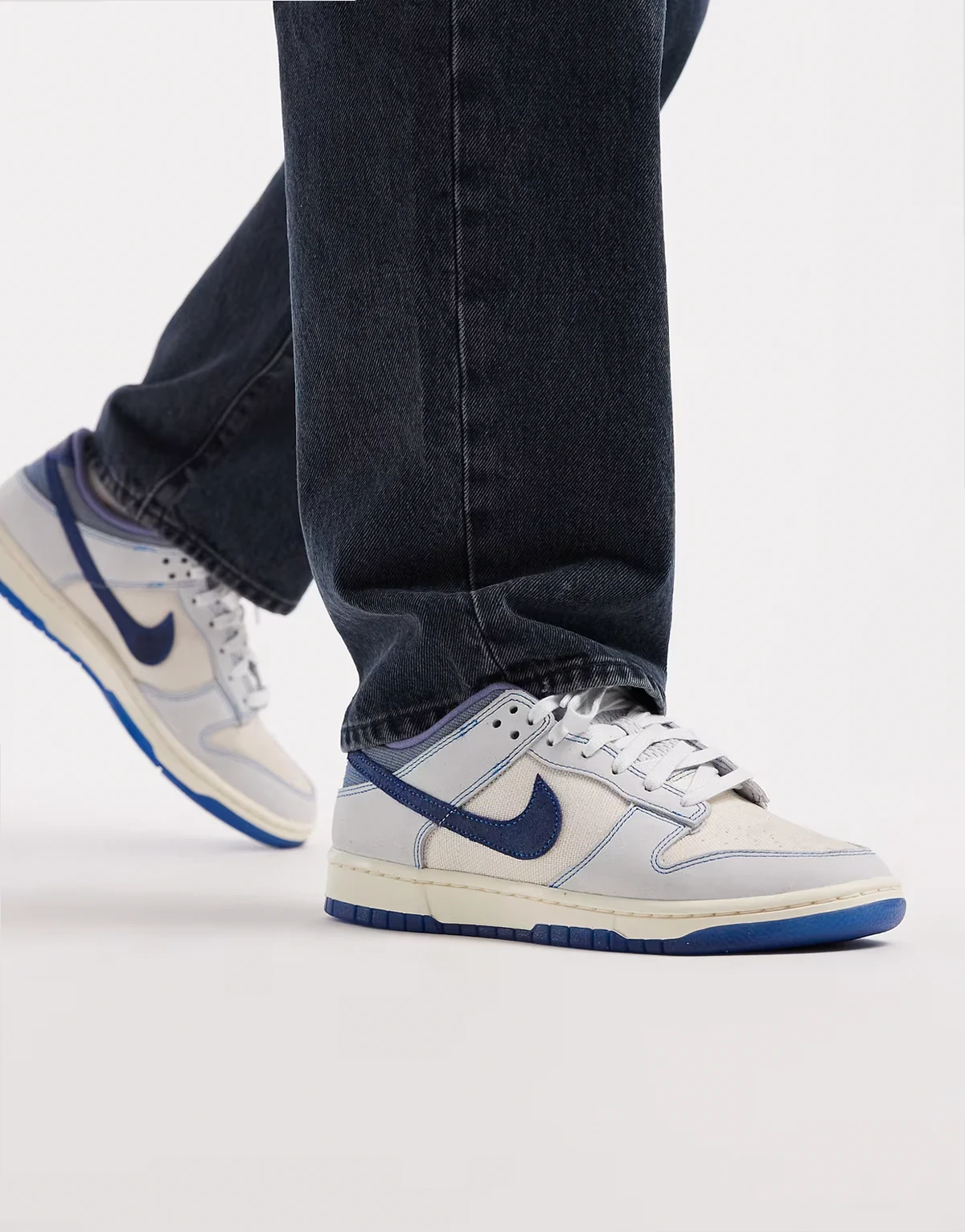 Dunk Low sneakers in white and blue with stitch detail