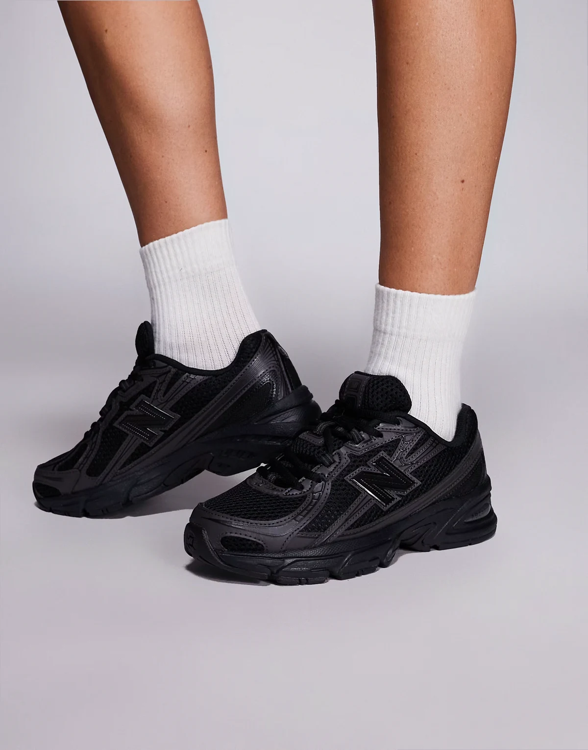 740 – Czarne buty sportowe