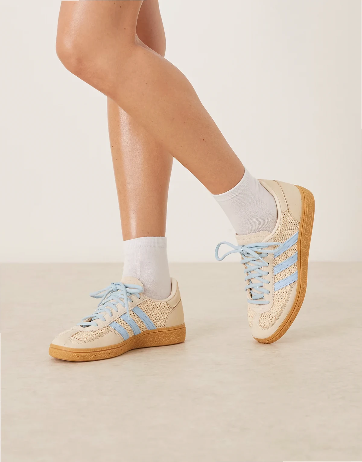 Handball Spezial sneakers in beige and light blue