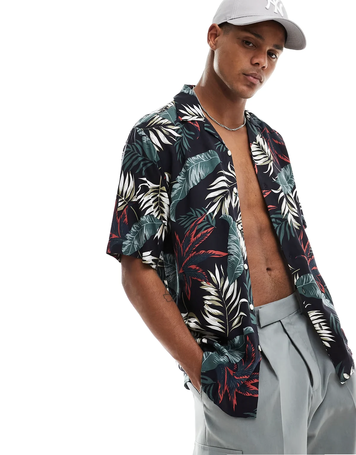 revere collar regular fit viscose shirt in black leaf print