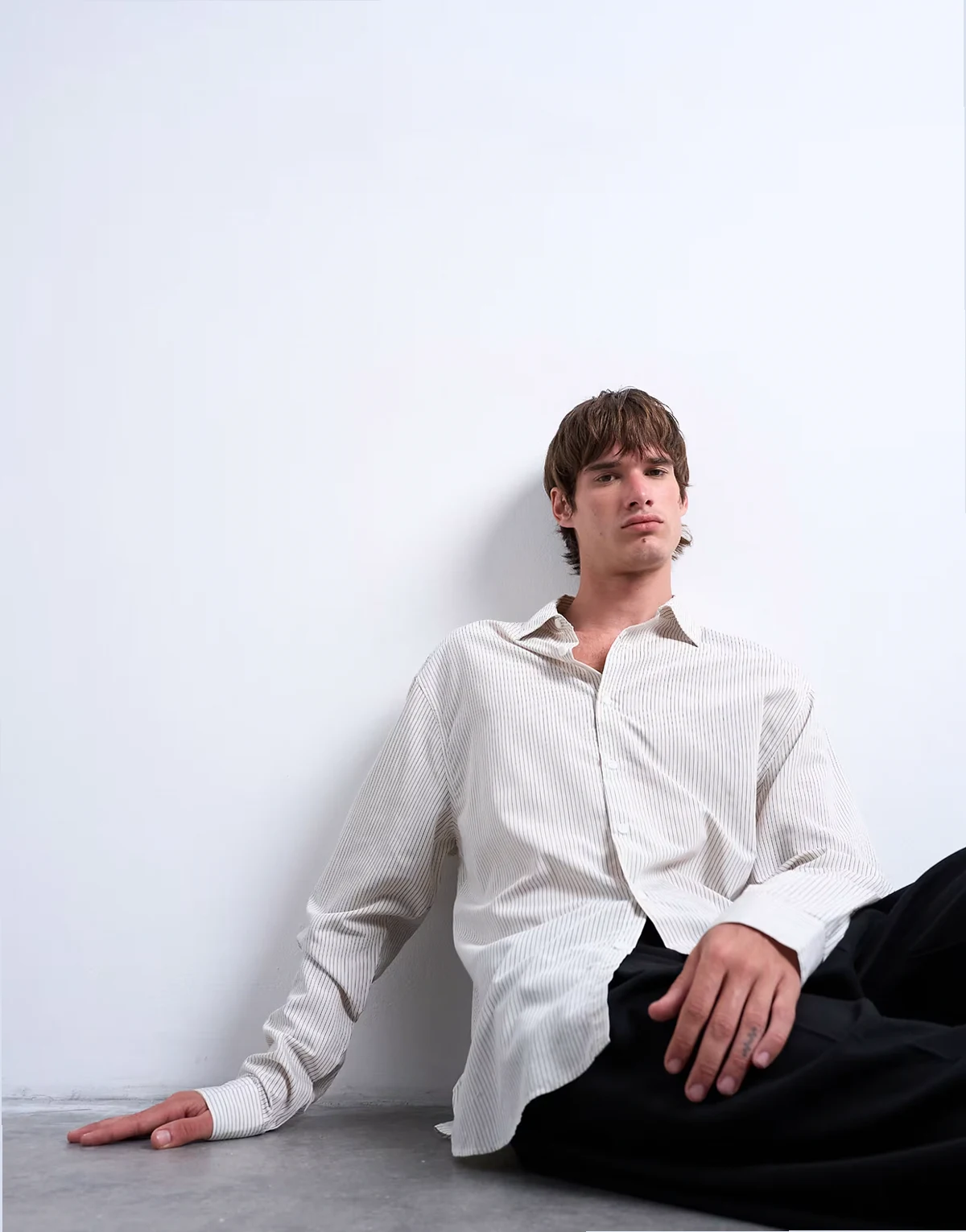 relaxed fit shirt with fine stripes in cream