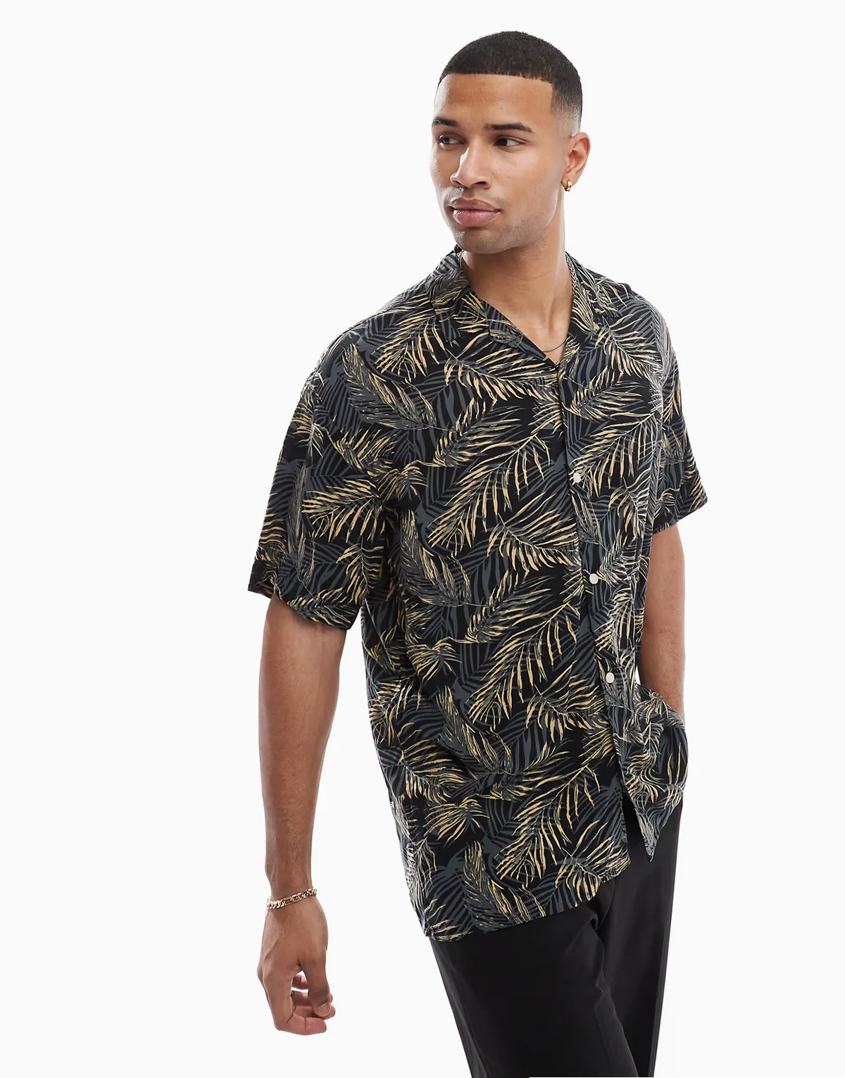 revere collar tropical print short sleeve shirt in black