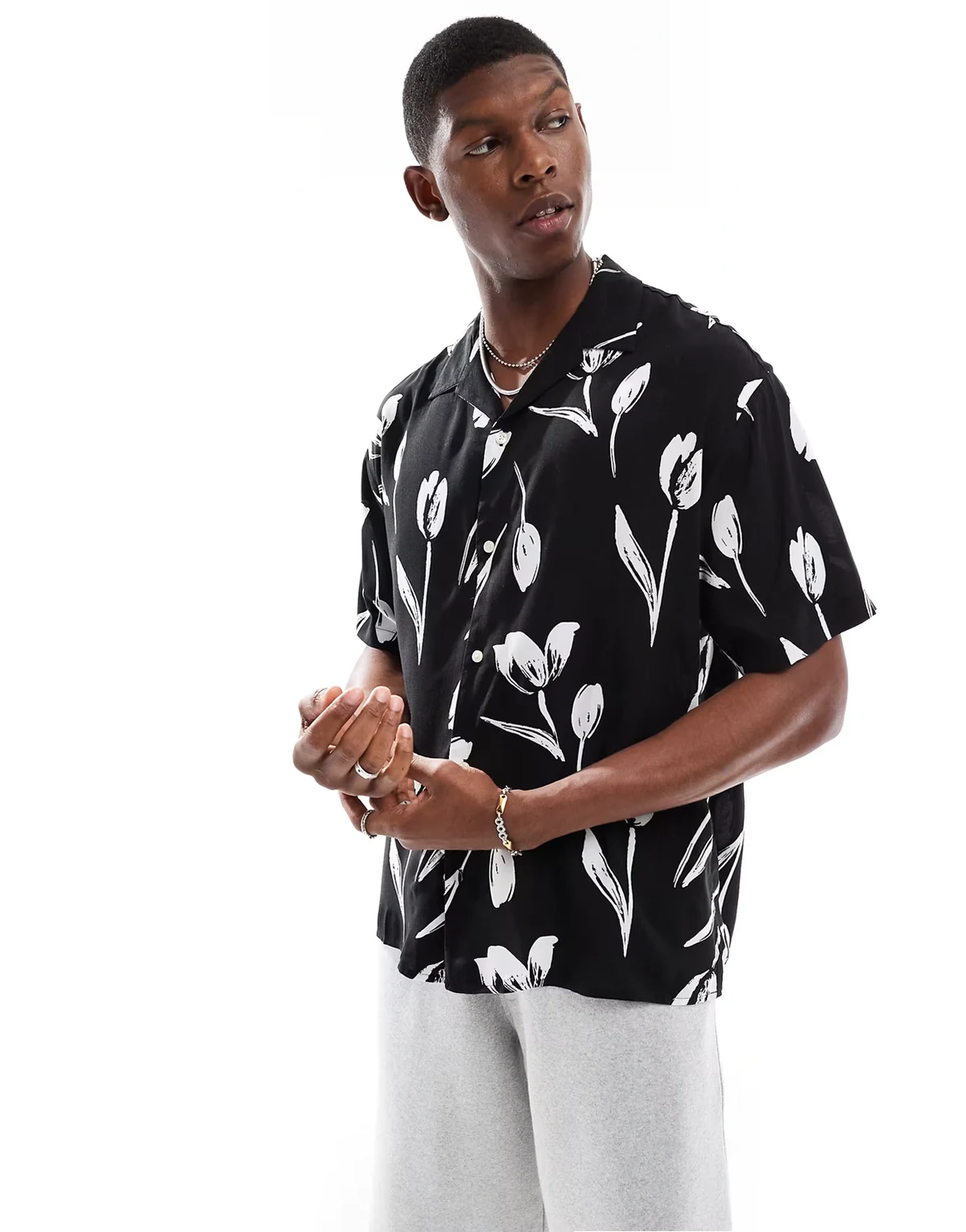 revere collar floral print shirt sleeve shirt in black