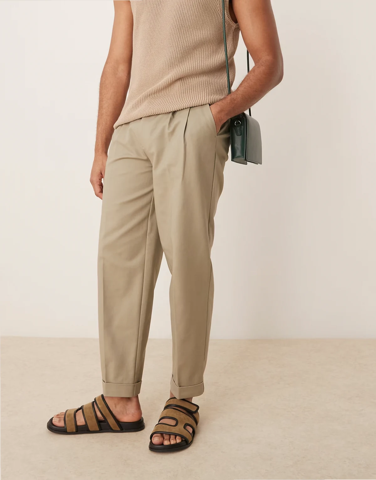 – Eleganckie zwężane chinosy bawełniane oversize w kolorze khaki
