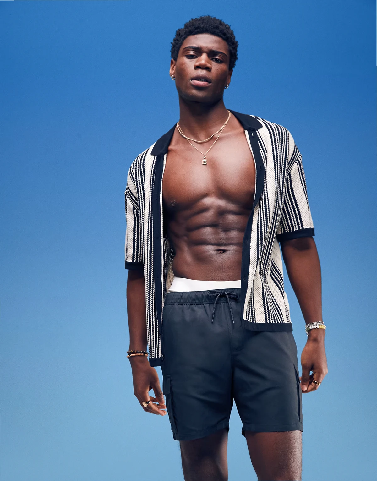 swim shorts in mid length with cargo pockets in black