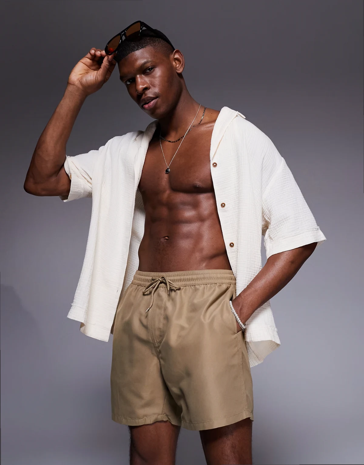 swim shorts in mid length in dark stone