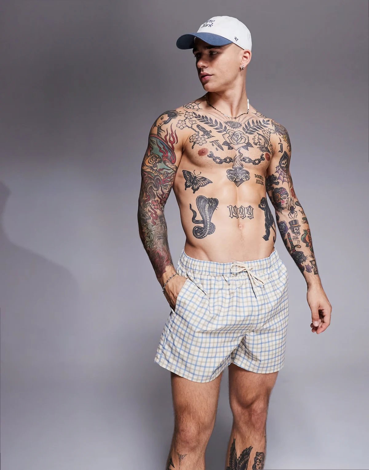 swim shorts in mid length in blue check