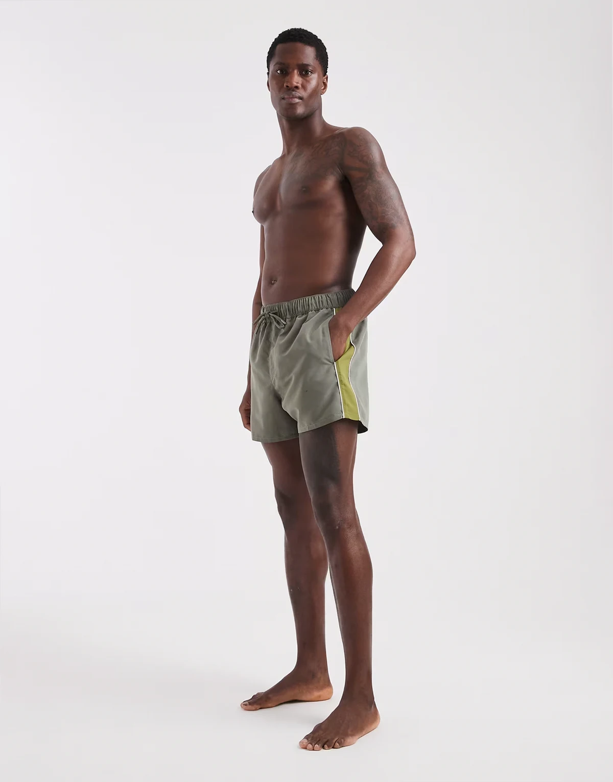 swim shorts in short length in khaki with binding