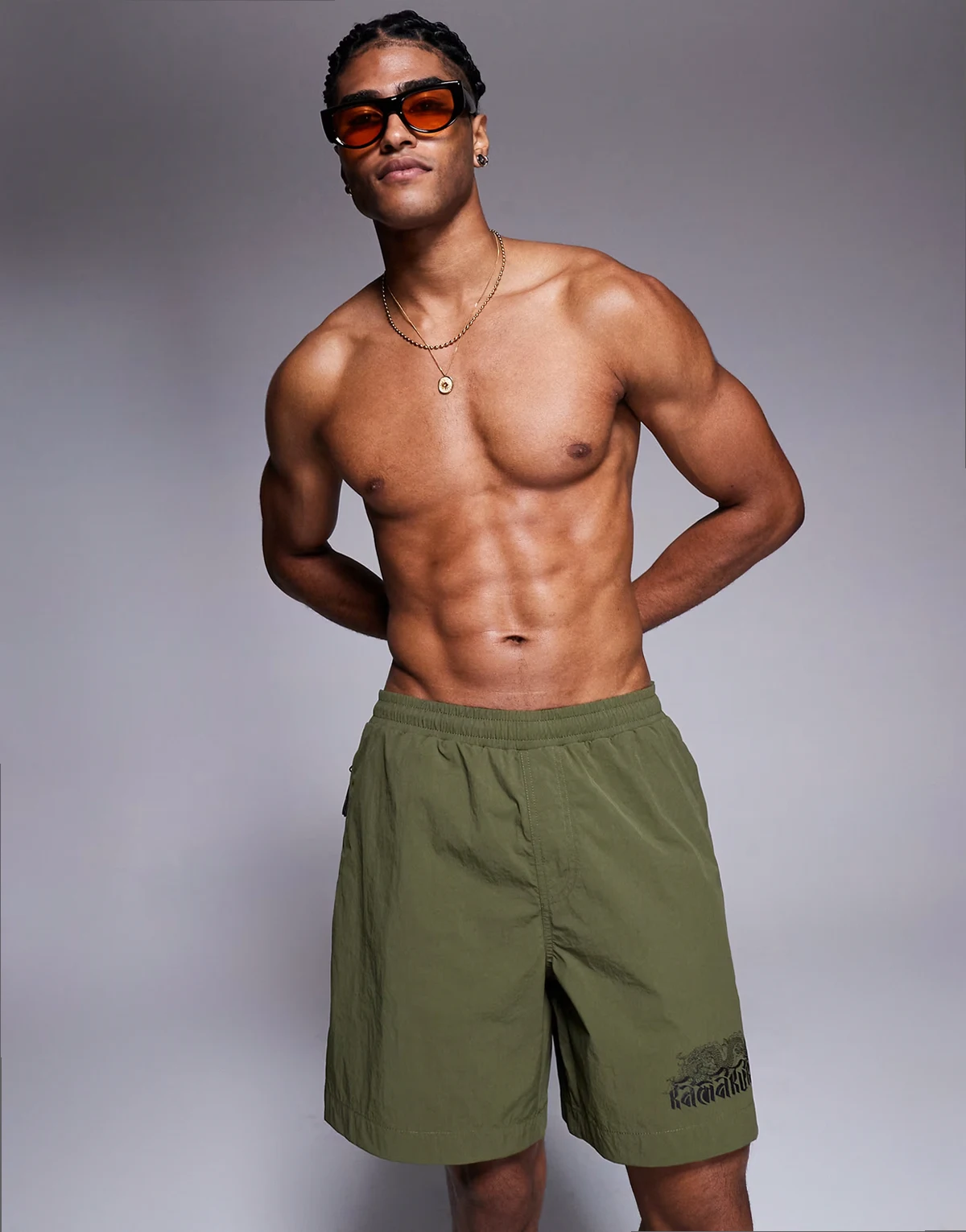 – Szorty kąpielowe z nadrukiem smoka w kolorze khaki