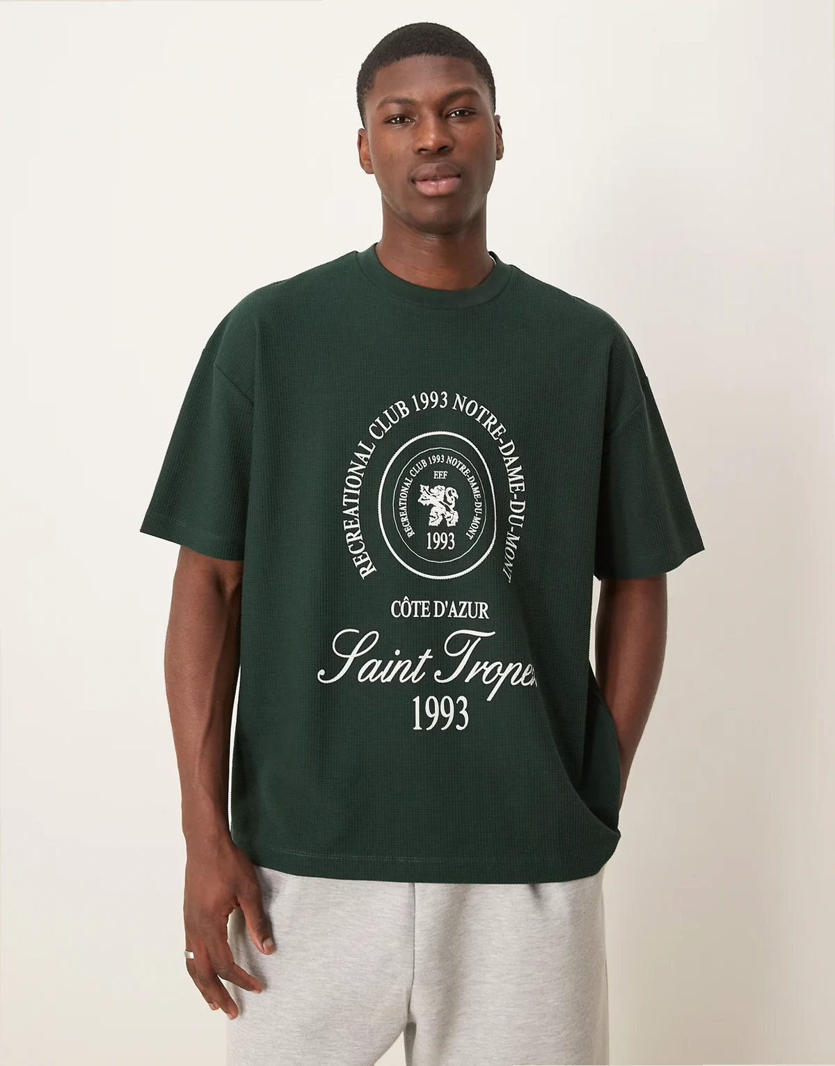 – Schweres Oversize-T-Shirt in Dunkelgrün mit Waffelstruktur mit Citygrafik