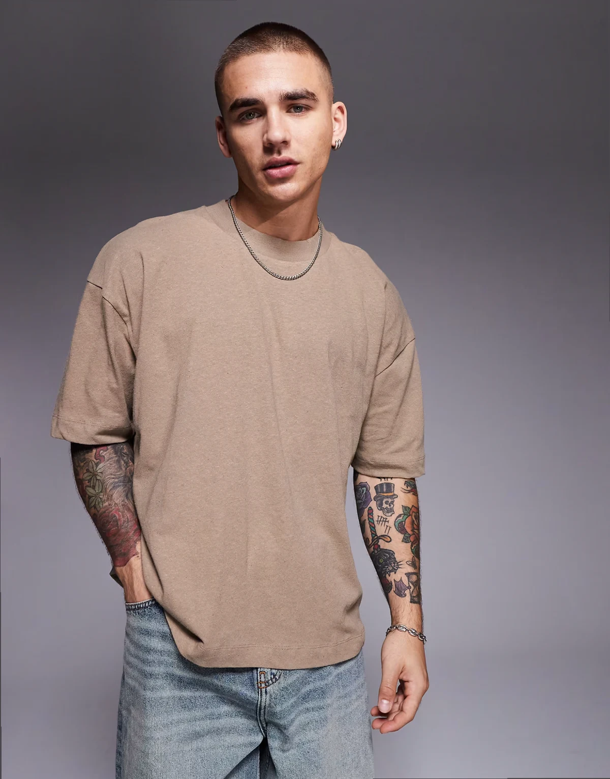 – Kastiges Oversize-T-Shirt aus Leinenmix in Steinbeige