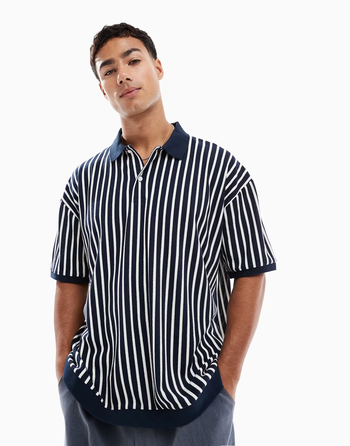 – Oversize-Polohemd in Schwarz und Weiß gestreift